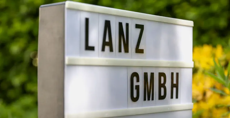 Eingangsschild der LANZ GmbH